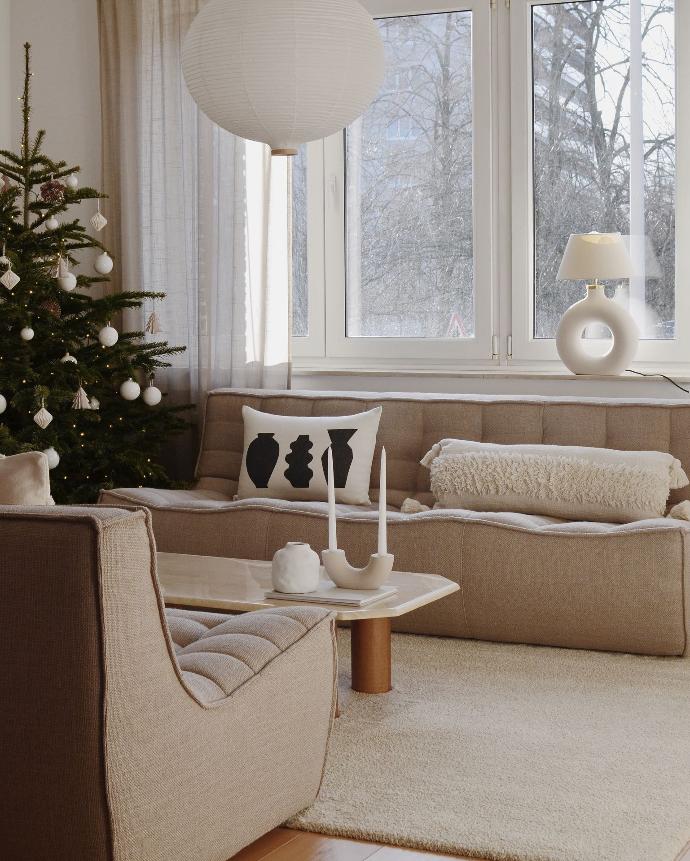 N701 sofa in living room with Christmas tree | Live Light