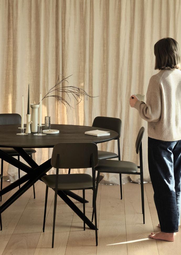 Live Light | Rent dining room furniture for your temporary expat home