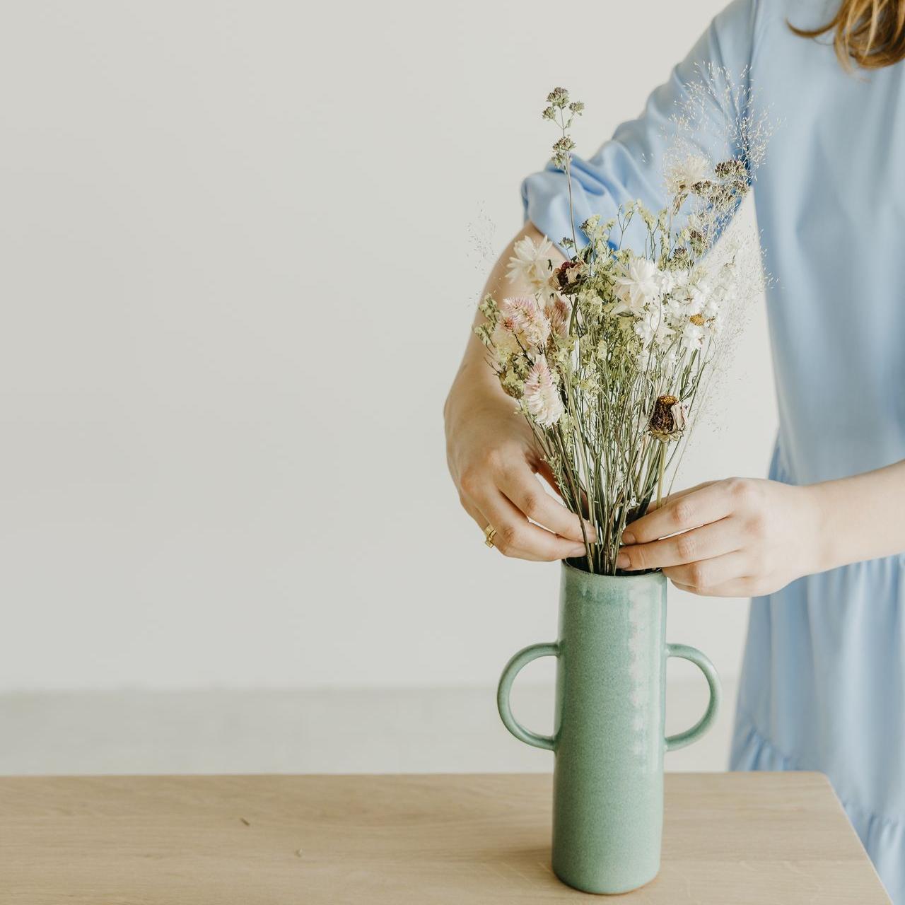 Flowers in a vase | Live Light