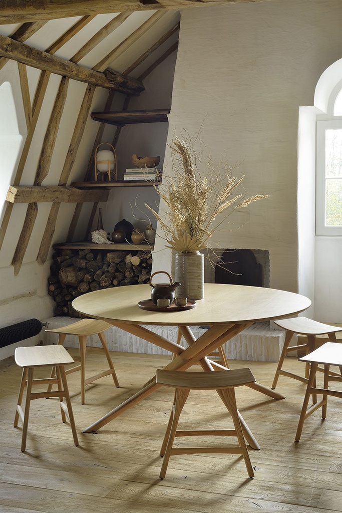 Oak Mikado round dining table