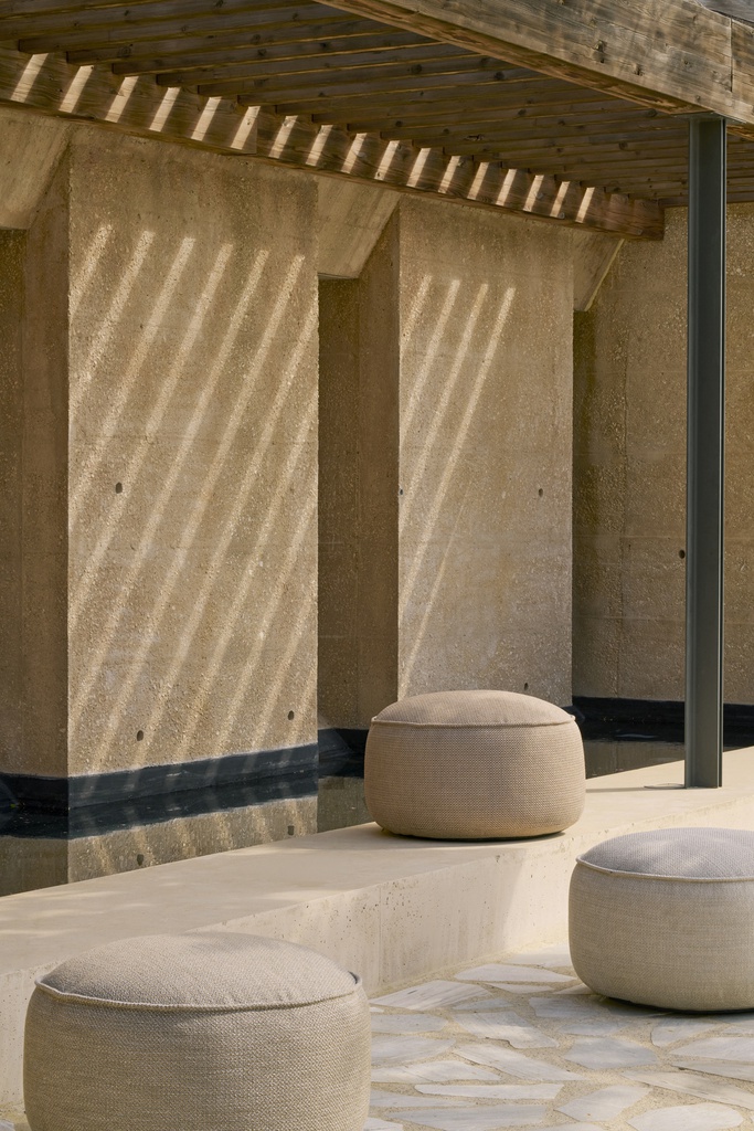 Donut outdoor pouf