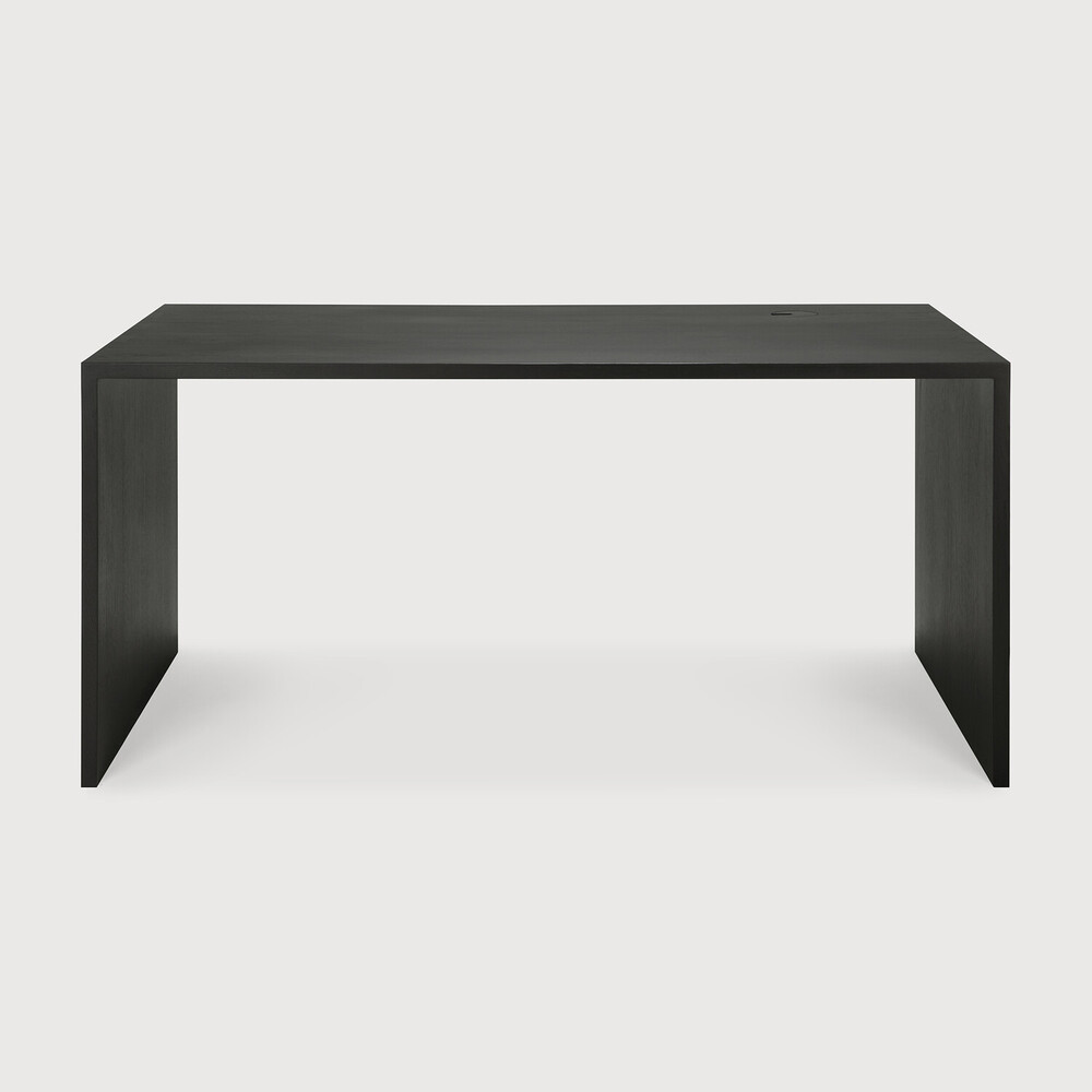 Oak black U desk - with cable management